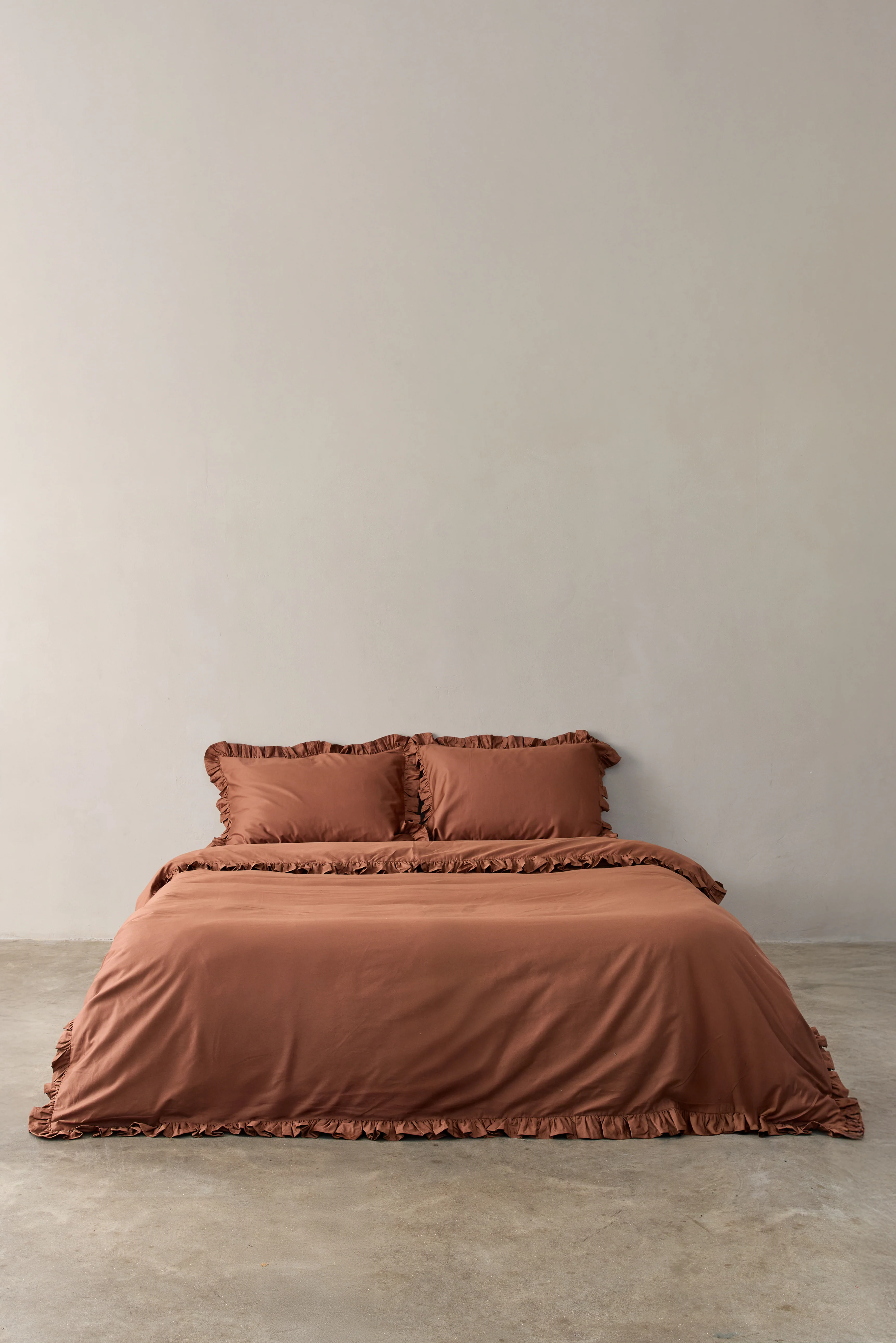 זוג ציפיות סאטן 500 Hazelnut Ruffle - Image 2